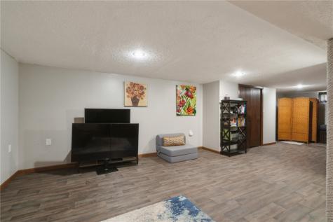 5115 Harbet Avenue NW Cedar Rapids IA 52405