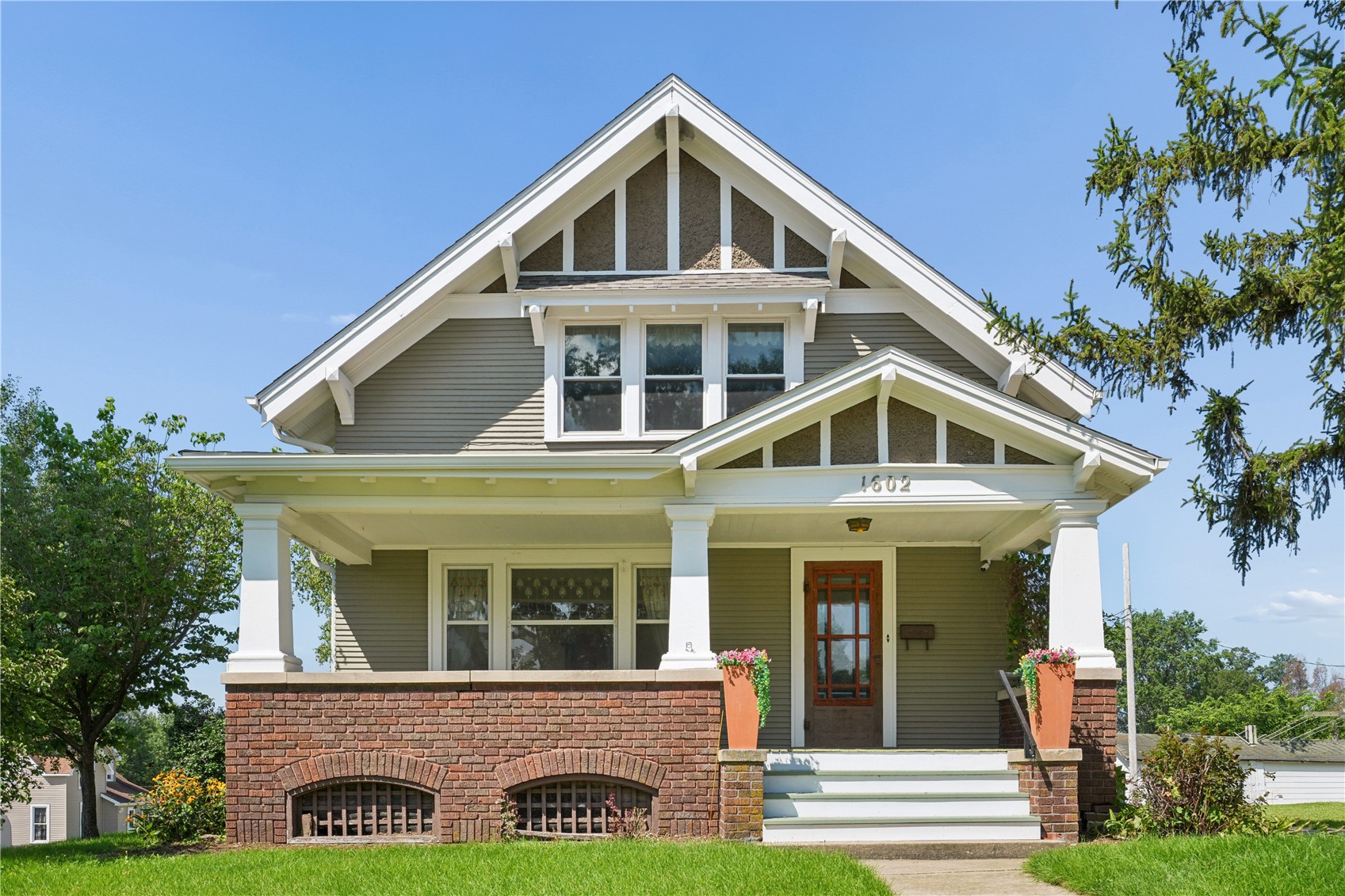 1602 7th Avenue Belle Plaine IA 52208