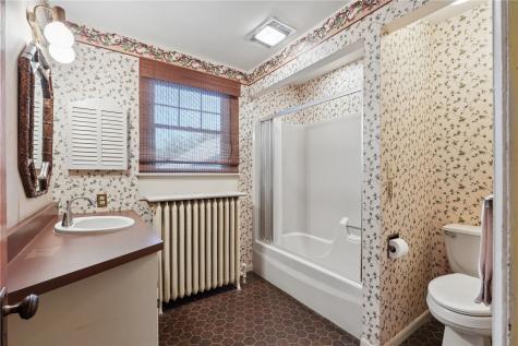 1602 7th Avenue Belle Plaine IA 52208