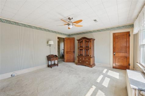 1602 7th Avenue Belle Plaine IA 52208