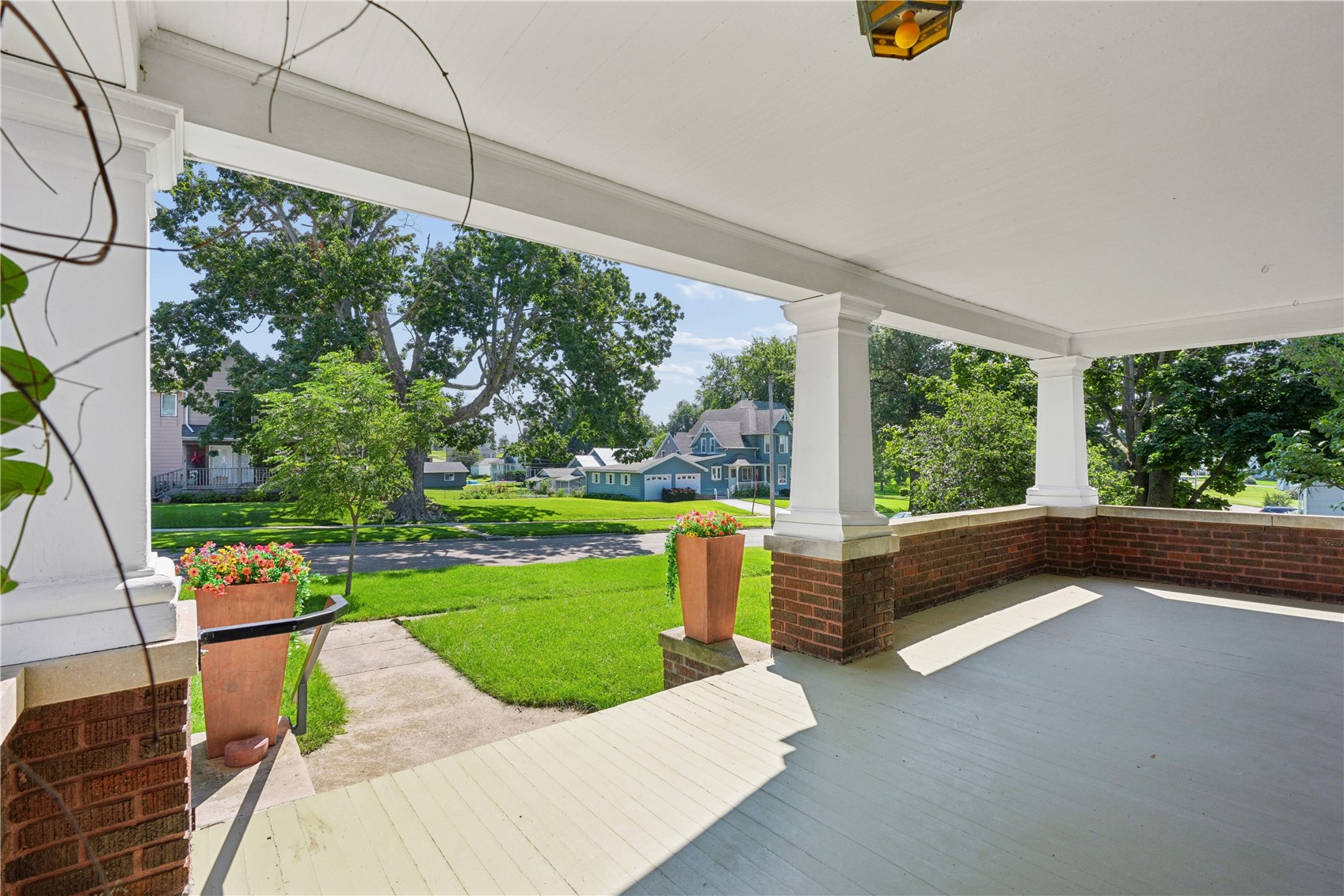 1602 7th Avenue Belle Plaine IA 52208