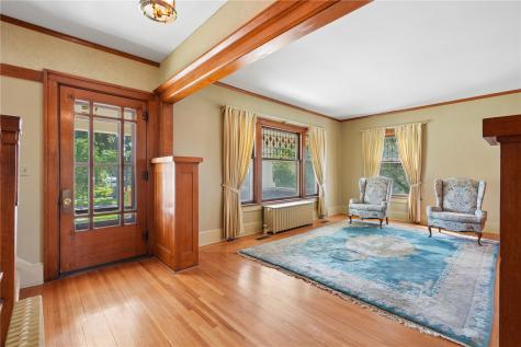 1602 7th Avenue Belle Plaine IA 52208