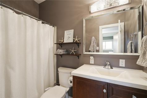 4233 Pineview Drive NE Cedar Rapids IA 52402