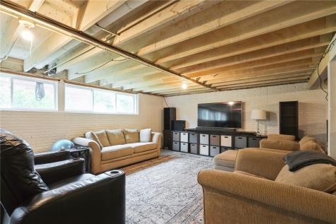 4233 Pineview Drive NE Cedar Rapids IA 52402