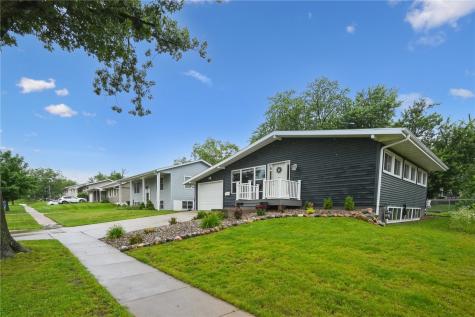 4233 Pineview Drive NE Cedar Rapids IA 52402
