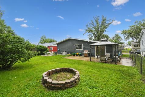 4233 Pineview Drive NE Cedar Rapids IA 52402