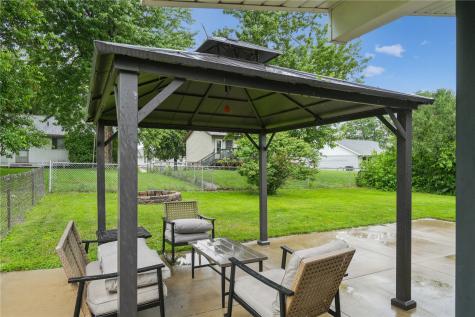 4233 Pineview Drive NE Cedar Rapids IA 52402