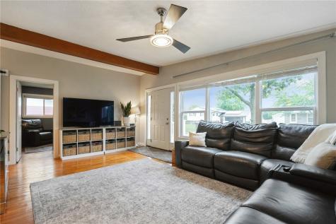 4233 Pineview Drive NE Cedar Rapids IA 52402