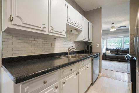 4233 Pineview Drive NE Cedar Rapids IA 52402