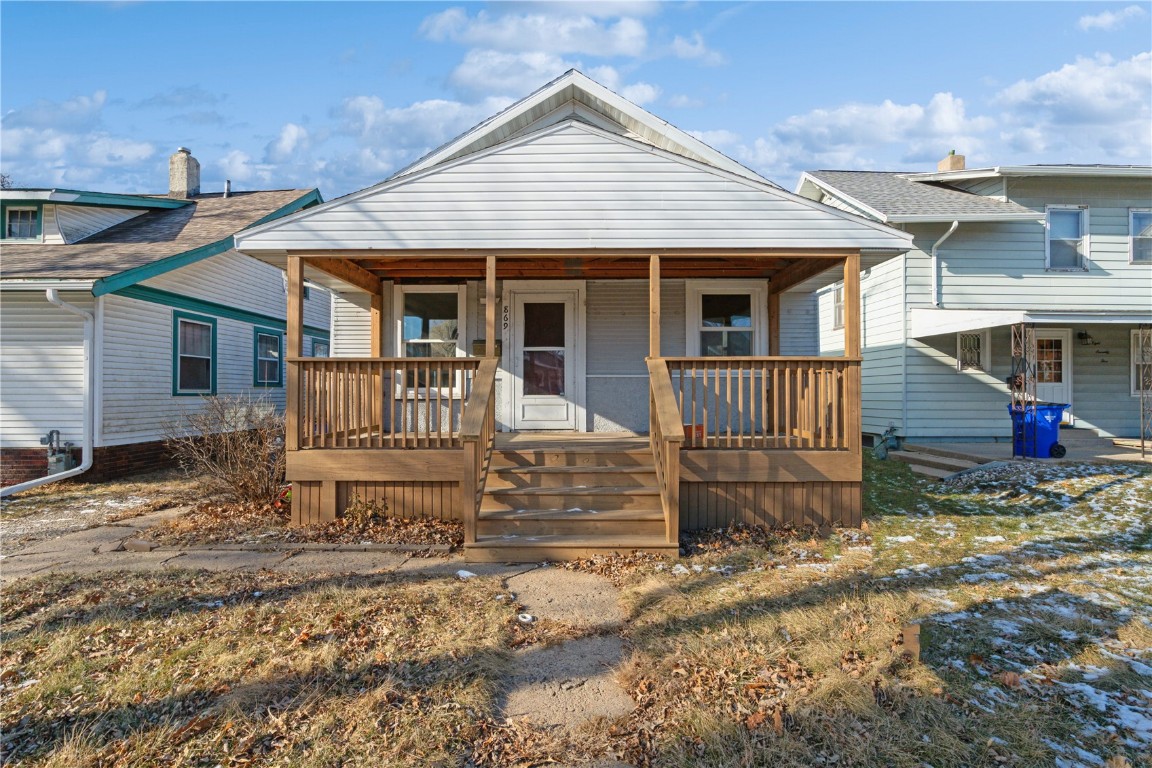 869 Oakland Road NE Cedar Rapids IA 52402