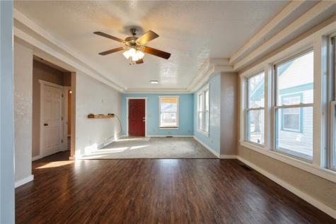 869 Oakland Road NE Cedar Rapids IA 52402