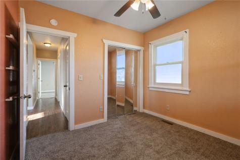 869 Oakland Road NE Cedar Rapids IA 52402