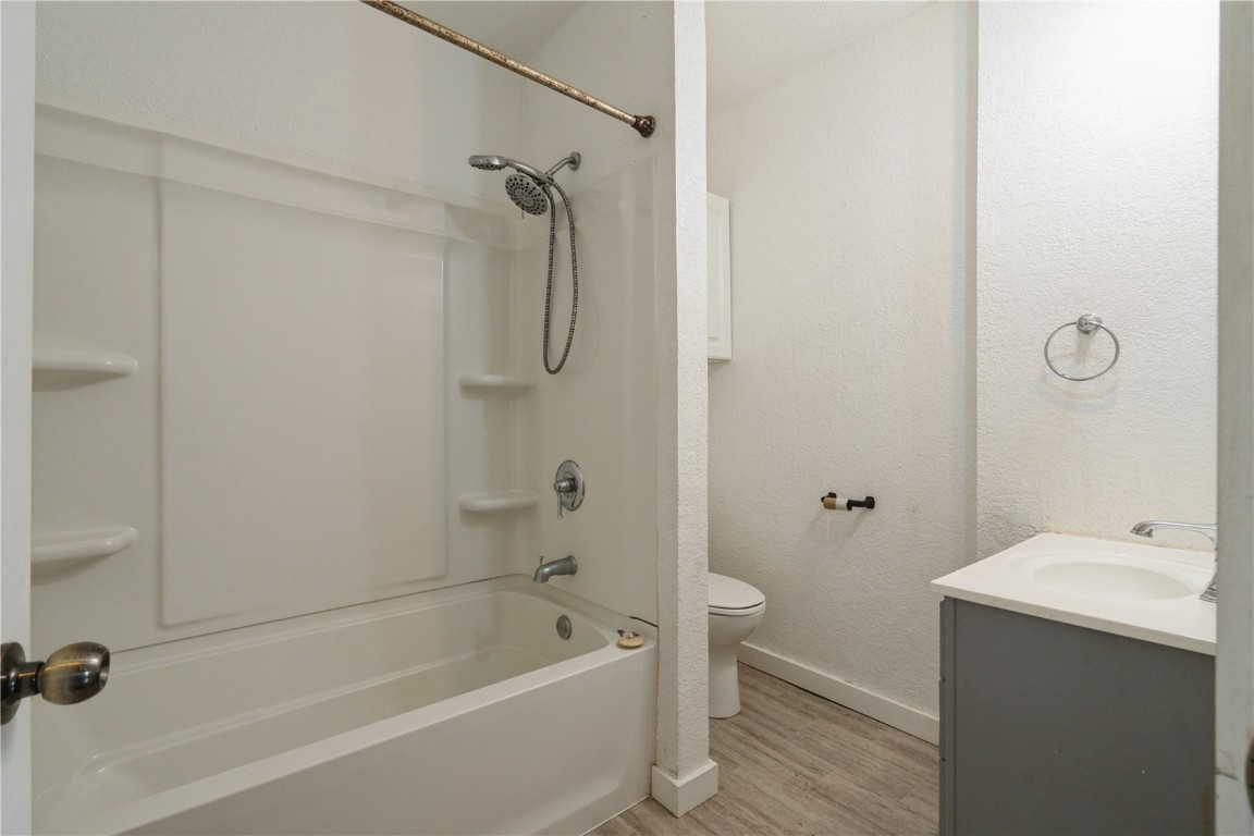 869 Oakland Road NE Cedar Rapids IA 52402