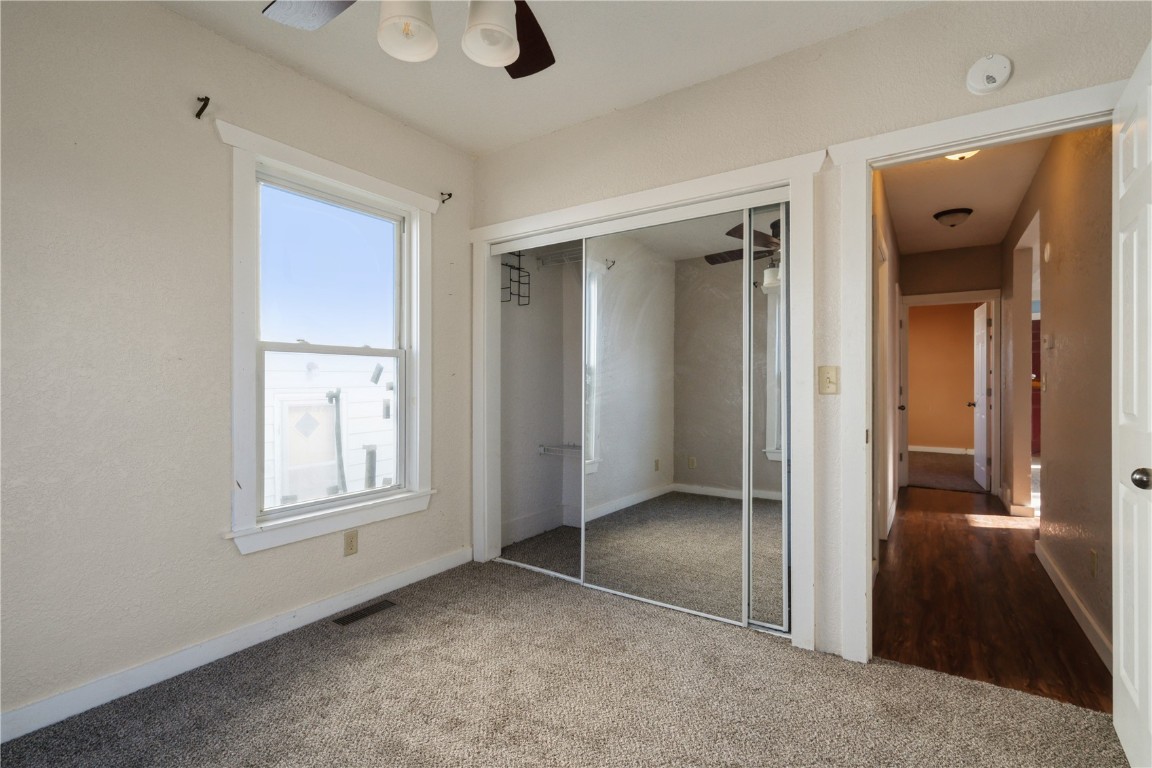 869 Oakland Road NE Cedar Rapids IA 52402