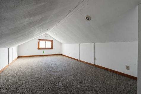 869 Oakland Road NE Cedar Rapids IA 52402