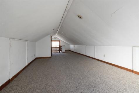 869 Oakland Road NE Cedar Rapids IA 52402