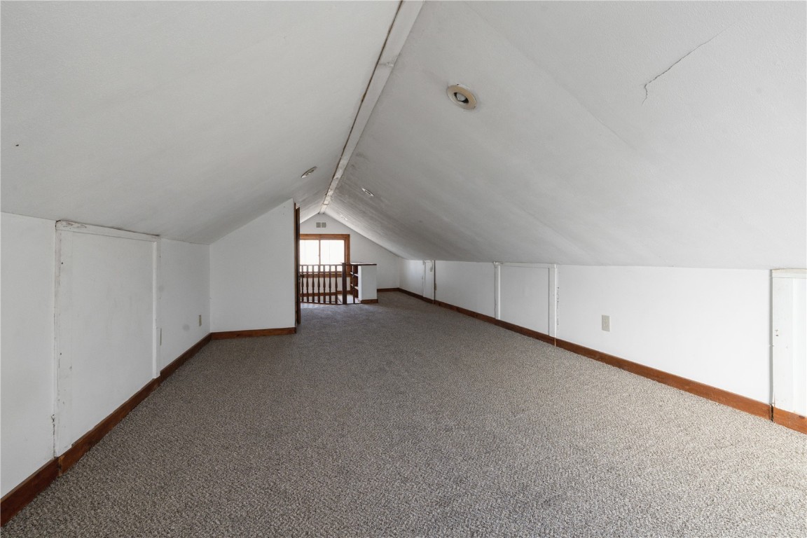 869 Oakland Road NE Cedar Rapids IA 52402