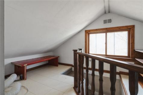 869 Oakland Road NE Cedar Rapids IA 52402