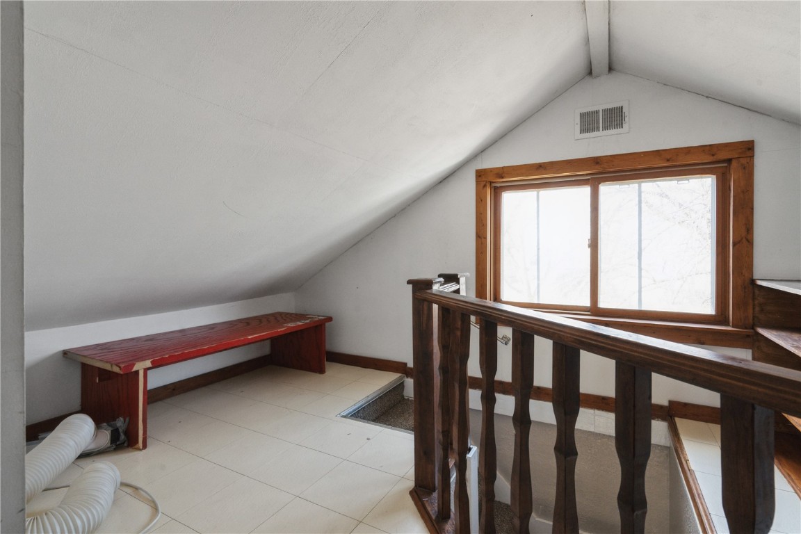 869 Oakland Road NE Cedar Rapids IA 52402