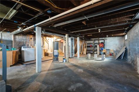 869 Oakland Road NE Cedar Rapids IA 52402