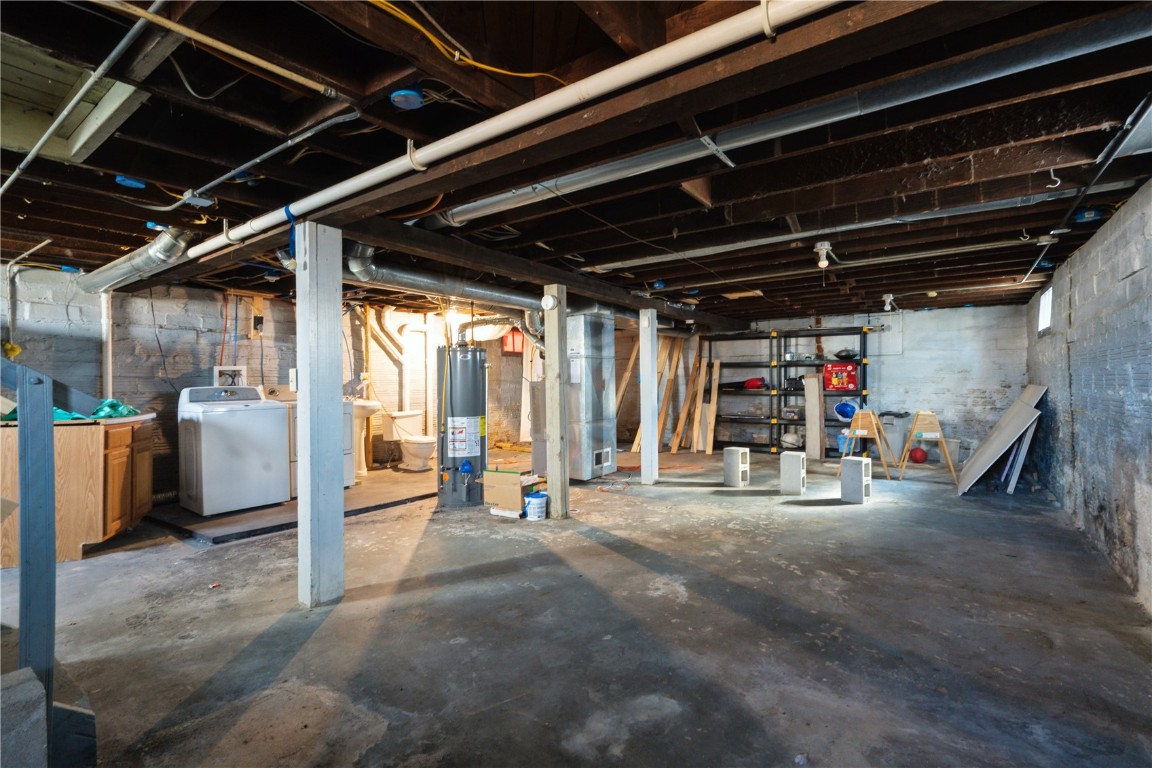 869 Oakland Road NE Cedar Rapids IA 52402