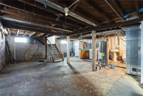 869 Oakland Road NE Cedar Rapids IA 52402