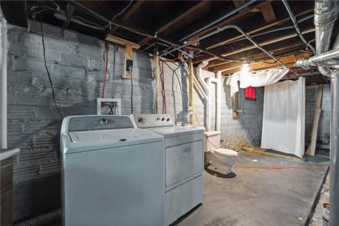 869 Oakland Road NE Cedar Rapids IA 52402