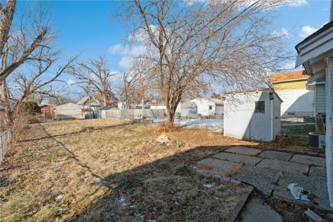 869 Oakland Road NE Cedar Rapids IA 52402
