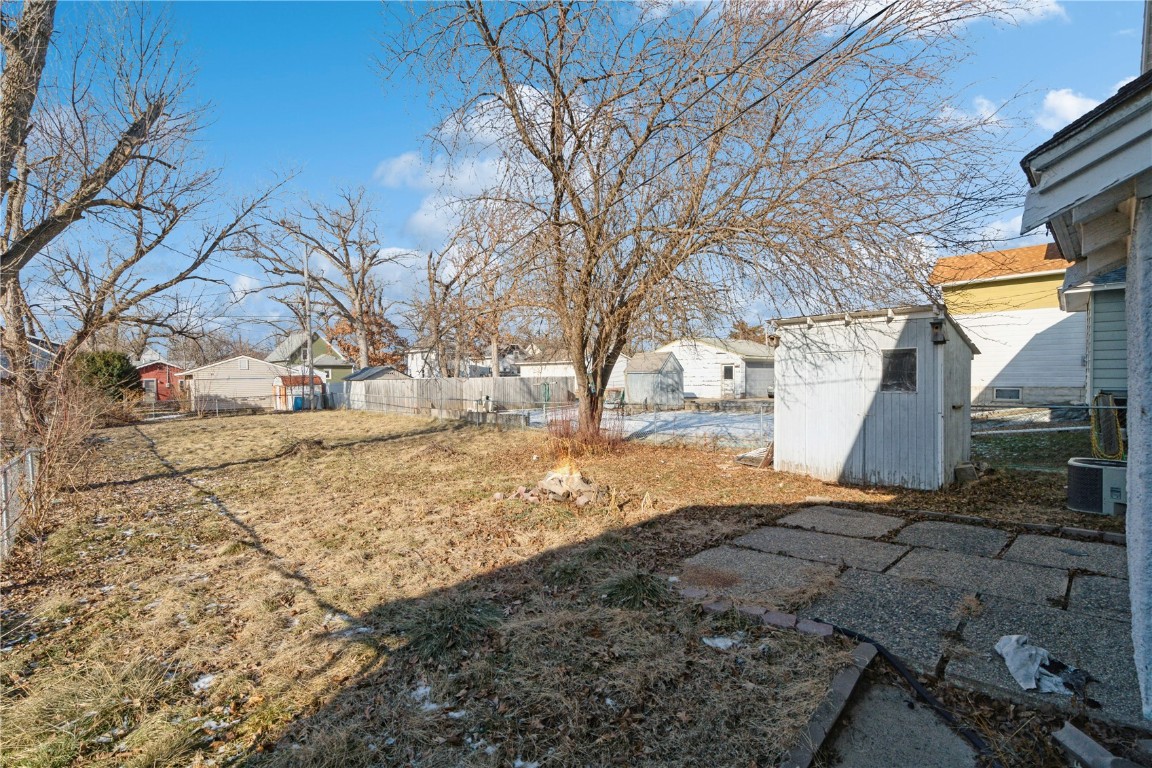 869 Oakland Road NE Cedar Rapids IA 52402
