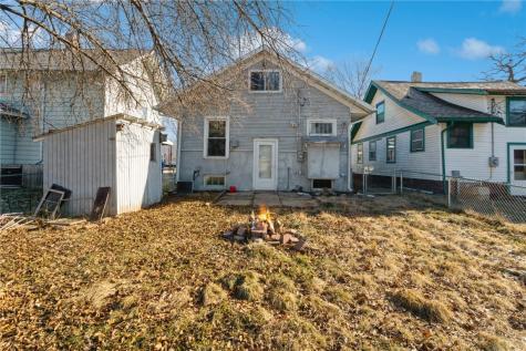 869 Oakland Road NE Cedar Rapids IA 52402