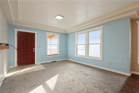869 Oakland Road NE Cedar Rapids IA 52402