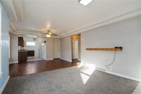 869 Oakland Road NE Cedar Rapids IA 52402