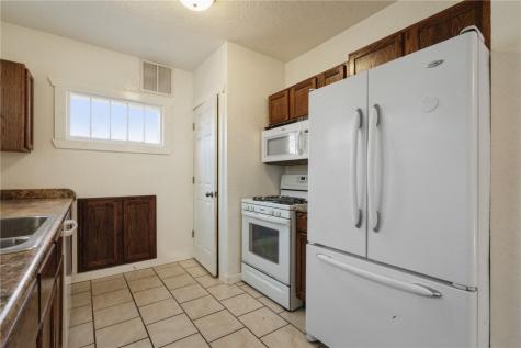 869 Oakland Road NE Cedar Rapids IA 52402