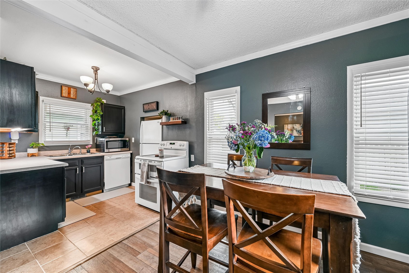 921 H Avenue NW Cedar Rapids IA 52405