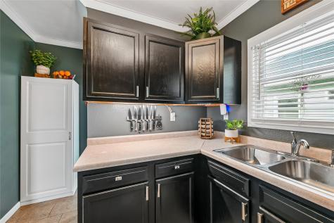 921 H Avenue NW Cedar Rapids IA 52405