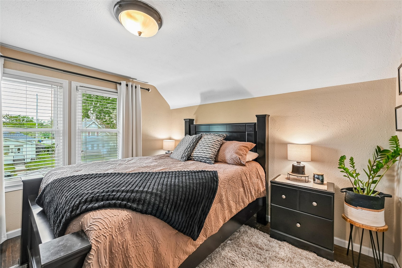 921 H Avenue NW Cedar Rapids IA 52405