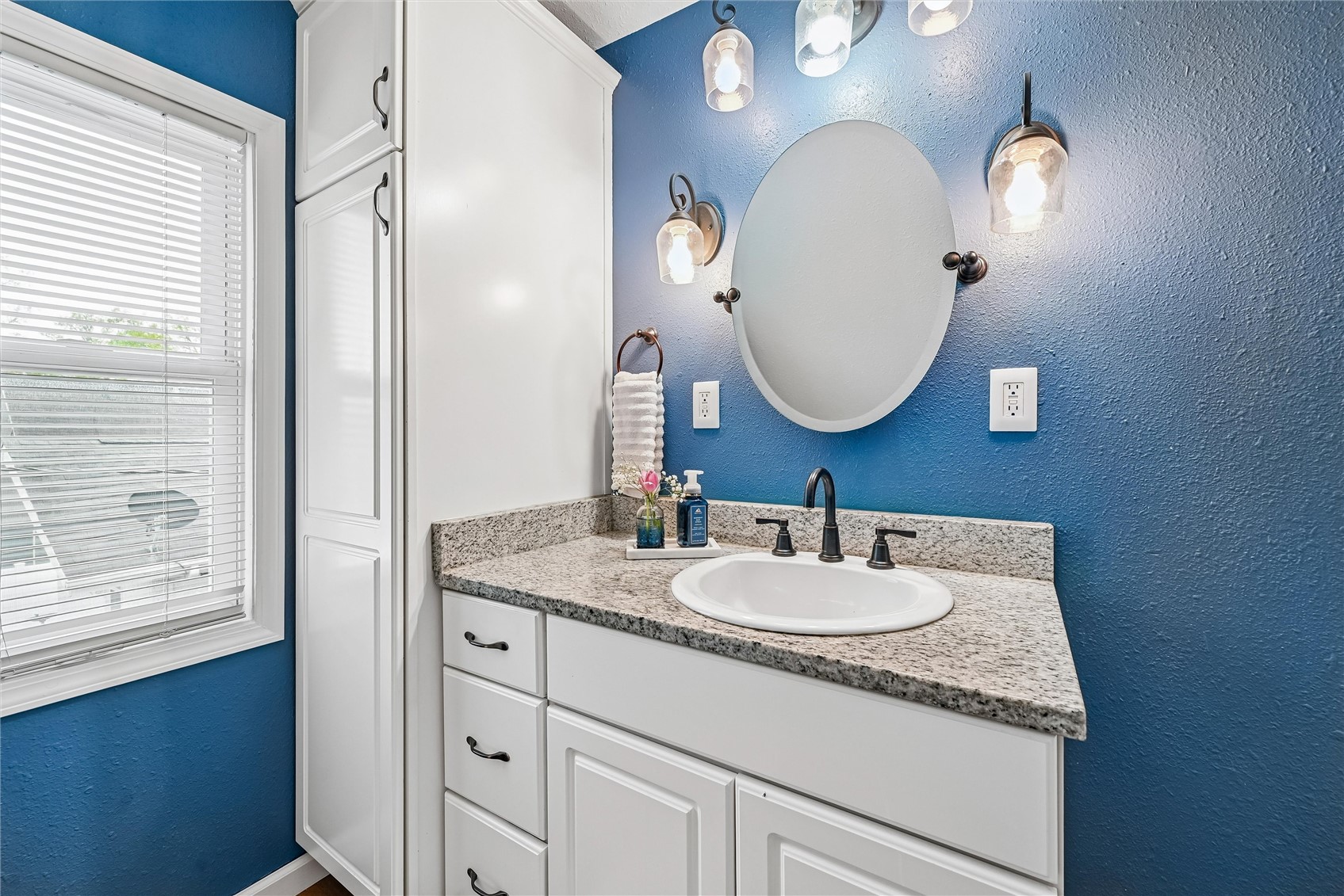 921 H Avenue NW Cedar Rapids IA 52405