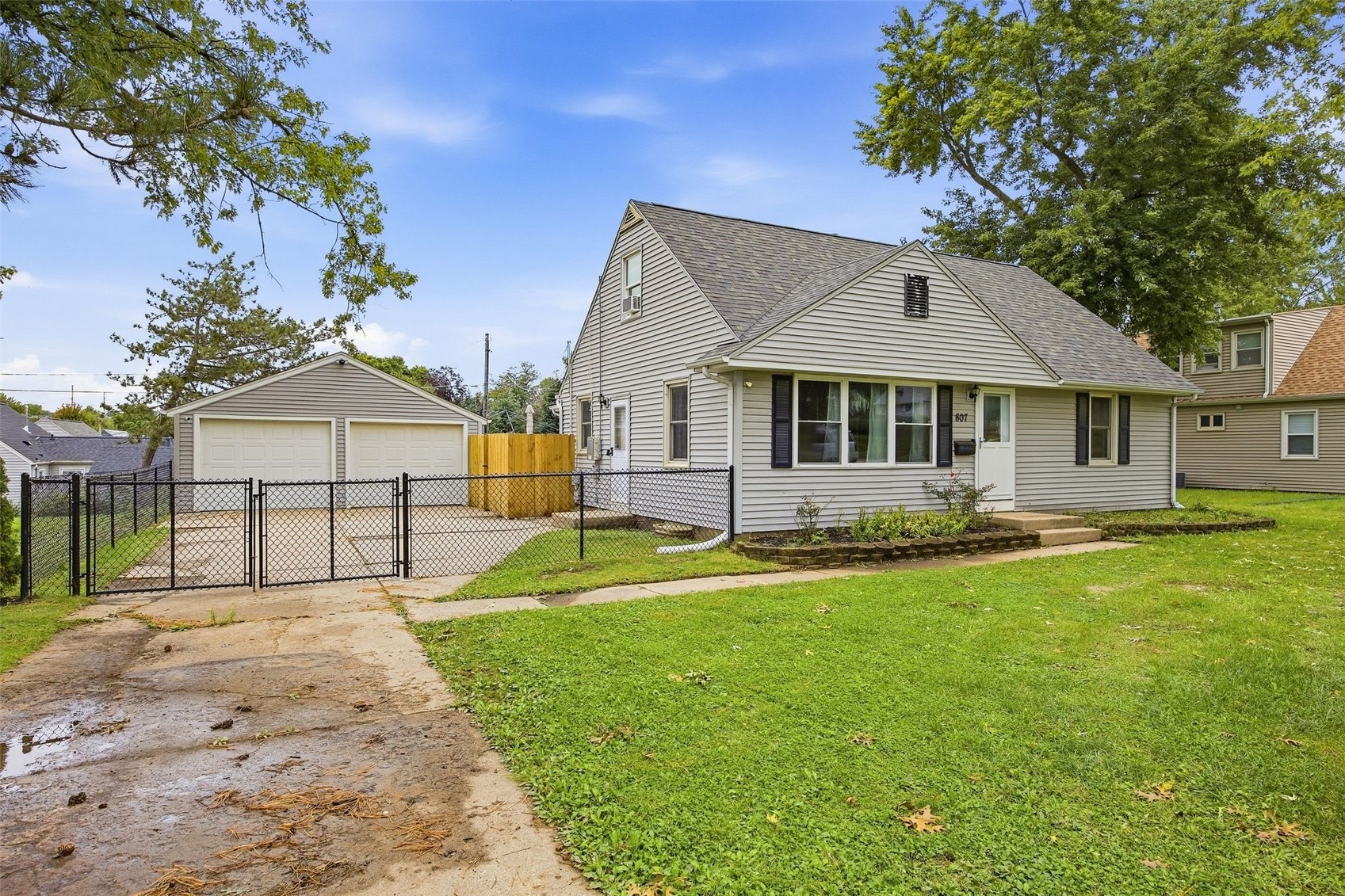 807 40th Street SE Cedar Rapids IA 52403