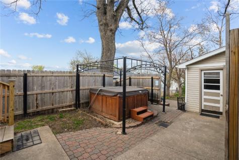 1926 Higley Avenue SE Cedar Rapids IA 52403