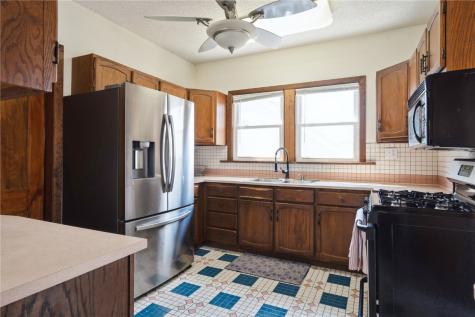 1926 Higley Avenue SE Cedar Rapids IA 52403