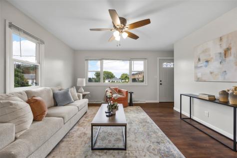 304 B Avenue Hiawatha IA 52233
