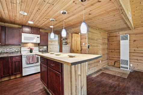 993 Ivanhoe Circle Mt Vernon IA 52314