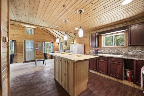 993 Ivanhoe Circle Mt Vernon IA 52314