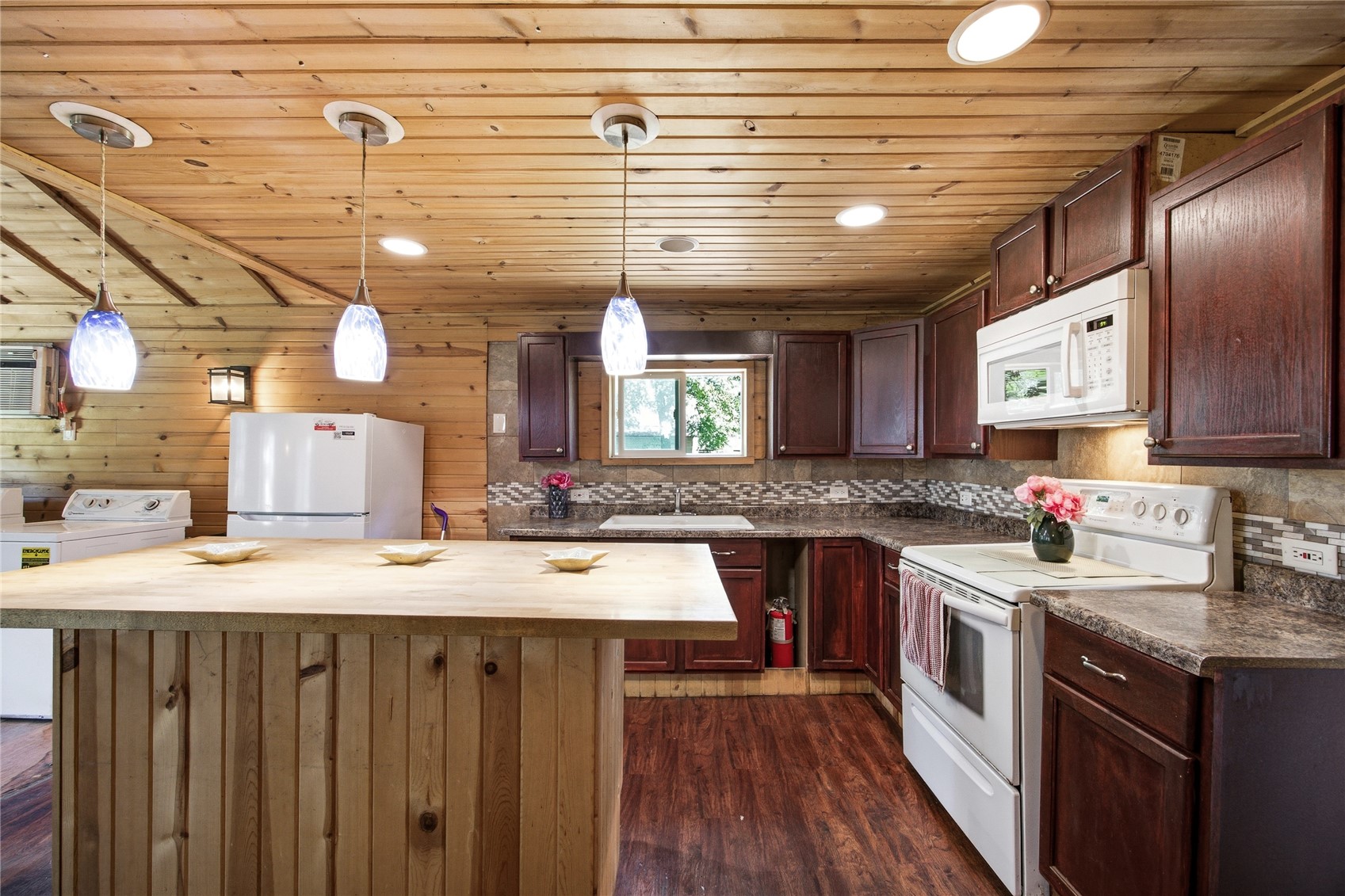 993 Ivanhoe Circle Mt Vernon IA 52314