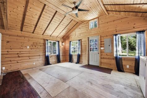993 Ivanhoe Circle Mt Vernon IA 52314