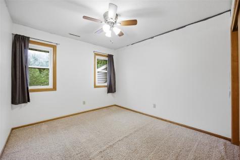 5013 N Willowbend Road NE Cedar Rapids IA 52411