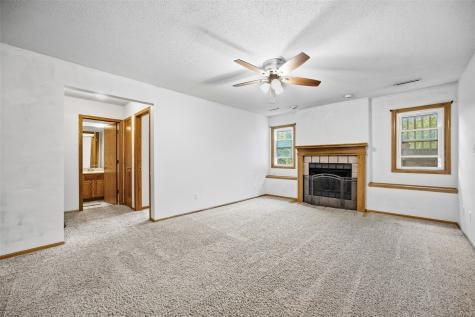 5013 N Willowbend Road NE Cedar Rapids IA 52411