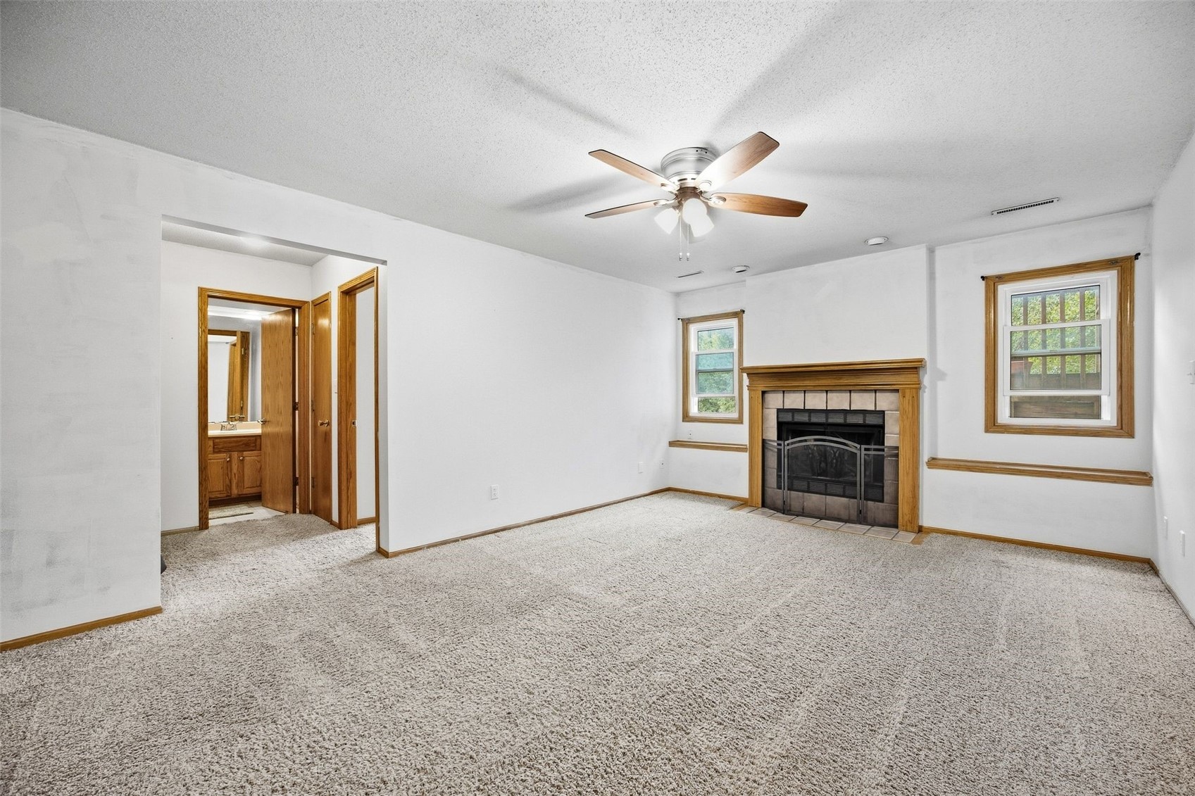 5013 N Willowbend Road NE Cedar Rapids IA 52411