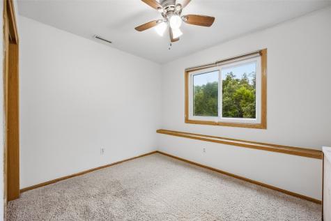 5013 N Willowbend Road NE Cedar Rapids IA 52411