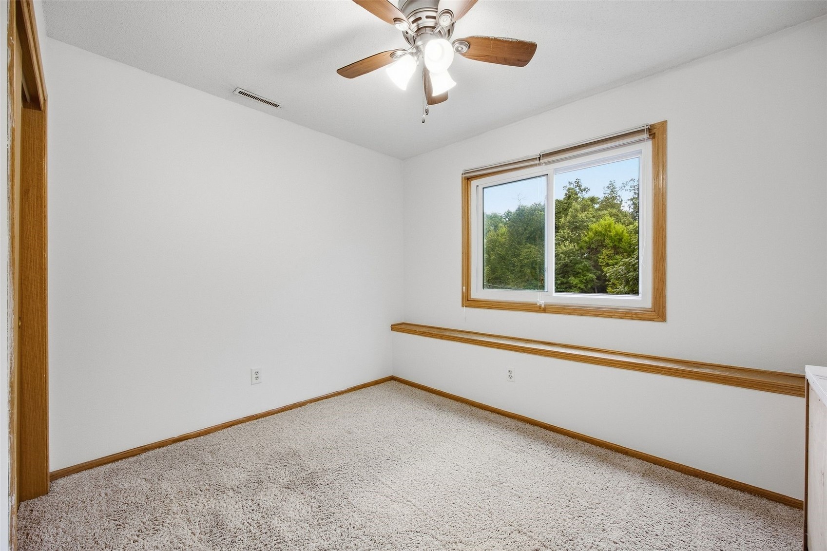 5013 N Willowbend Road NE Cedar Rapids IA 52411